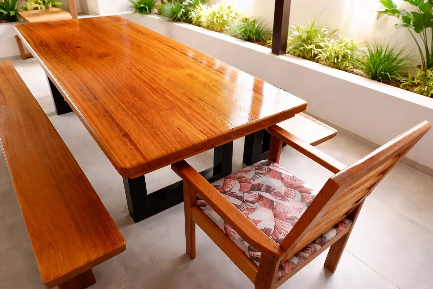 Mesa rústica de Angelim 2,50 m com 2 bancos com encosto e 2 cadeiras, foto 3