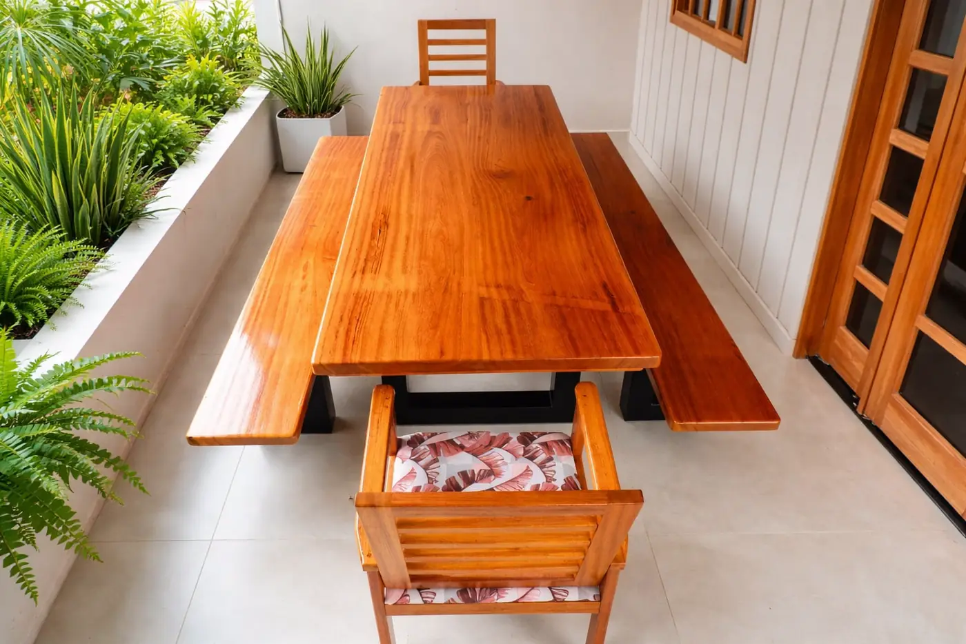 Mesa rústica de Angelim 2,50 m com 2 bancos com encosto e 2 cadeiras, foto 6