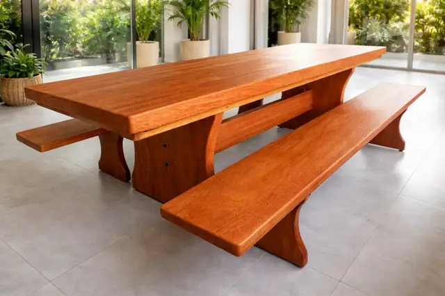 Mesa rústica de Cedro Mara 2,50 m com 2 bancos