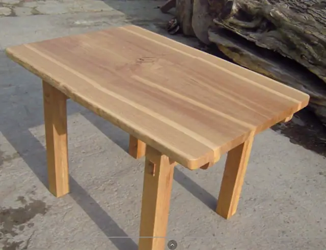 Mesa de jantar de Jequitibá 1,60 m com extensão