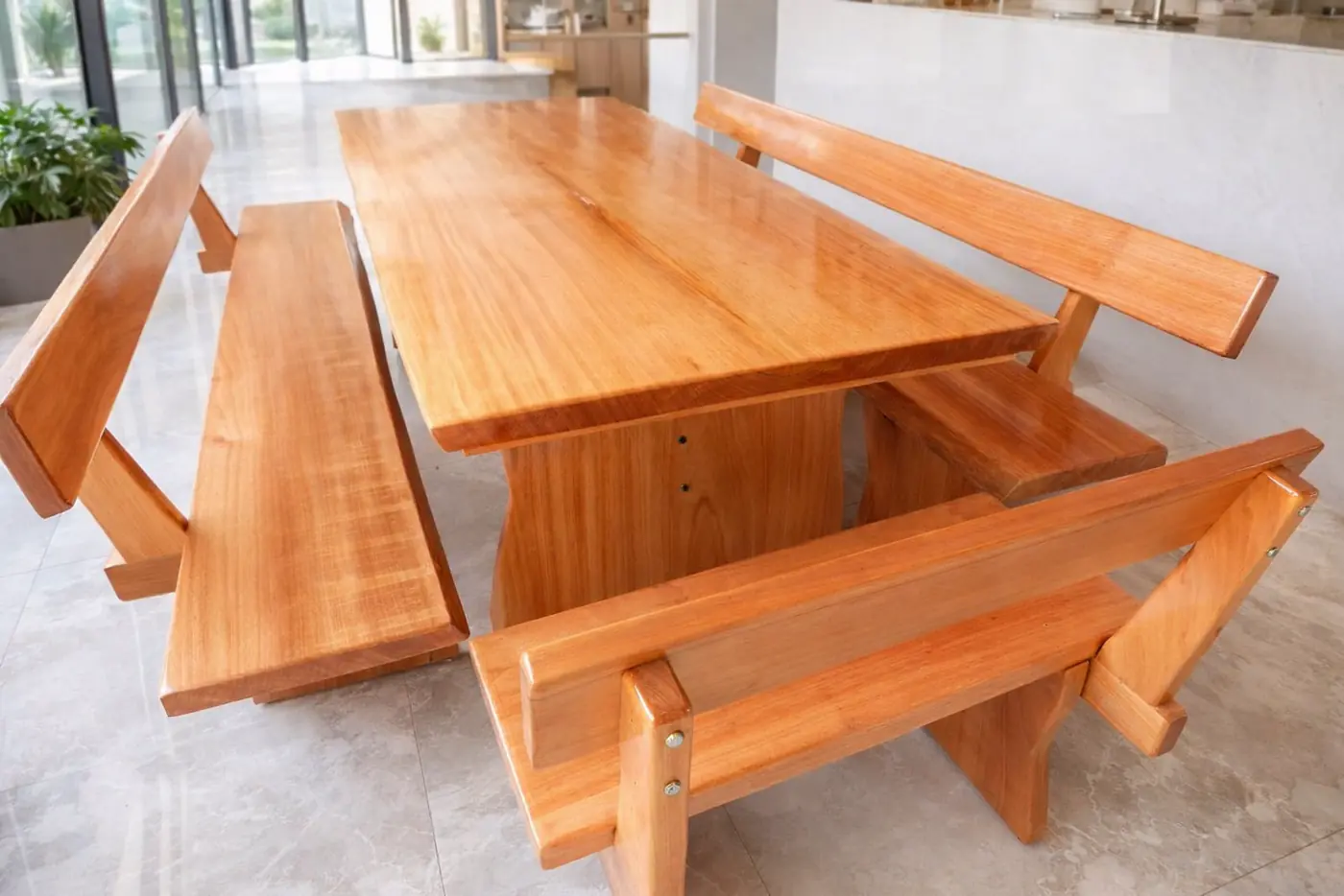 Mesa rústica de Jequitibá 2,50 m com 4 bancos com encosto, foto 7