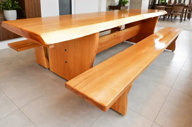 Mesa rústica de Jequitibá 3,00 m com 2 bancos