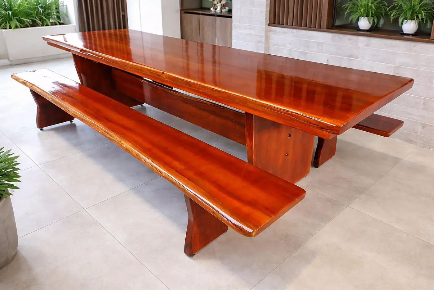 Mesa rústica de Jequitibá 3,00 m com 2 bancos, foto 2