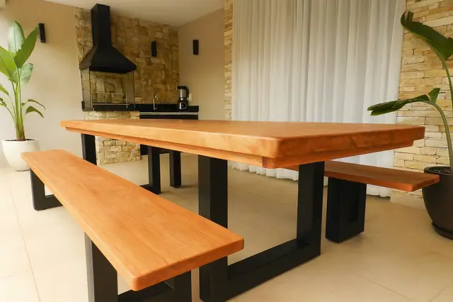 Mesa rústica de Jequitibá 3,50 m com 2 bancos