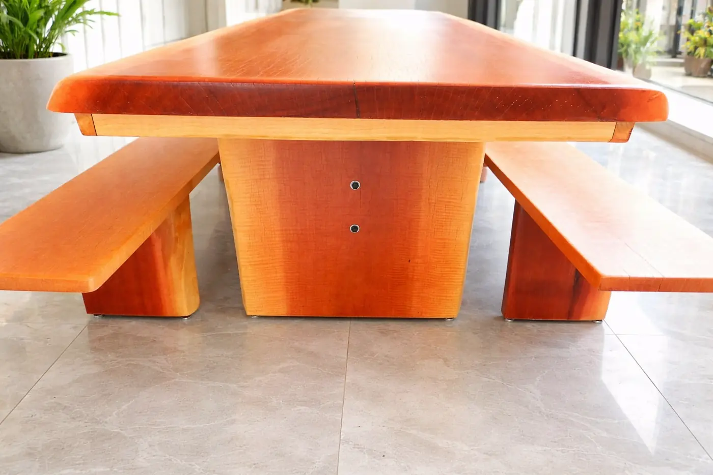 Mesa rústica de Maçaranduba 2,40 m com 2 bancos, foto 7