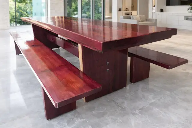 Mesa rústica de Roxinho 3,00 m com 2 bancos