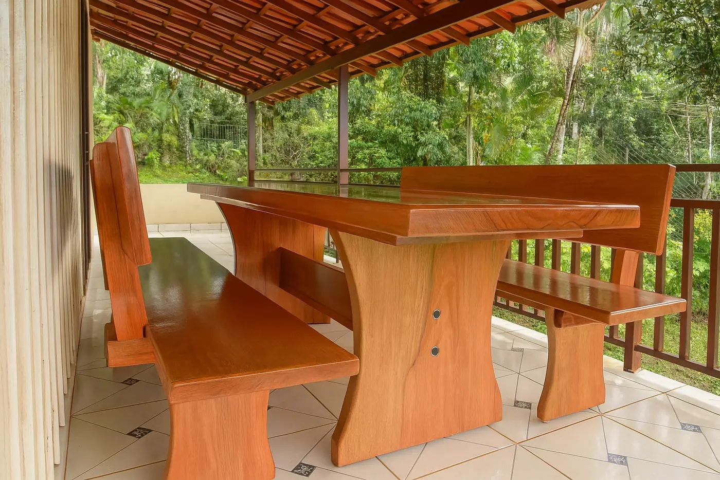 Mesa de jantar rústica de Tauari 2,50 m com 2 bancos com encosto, foto 5